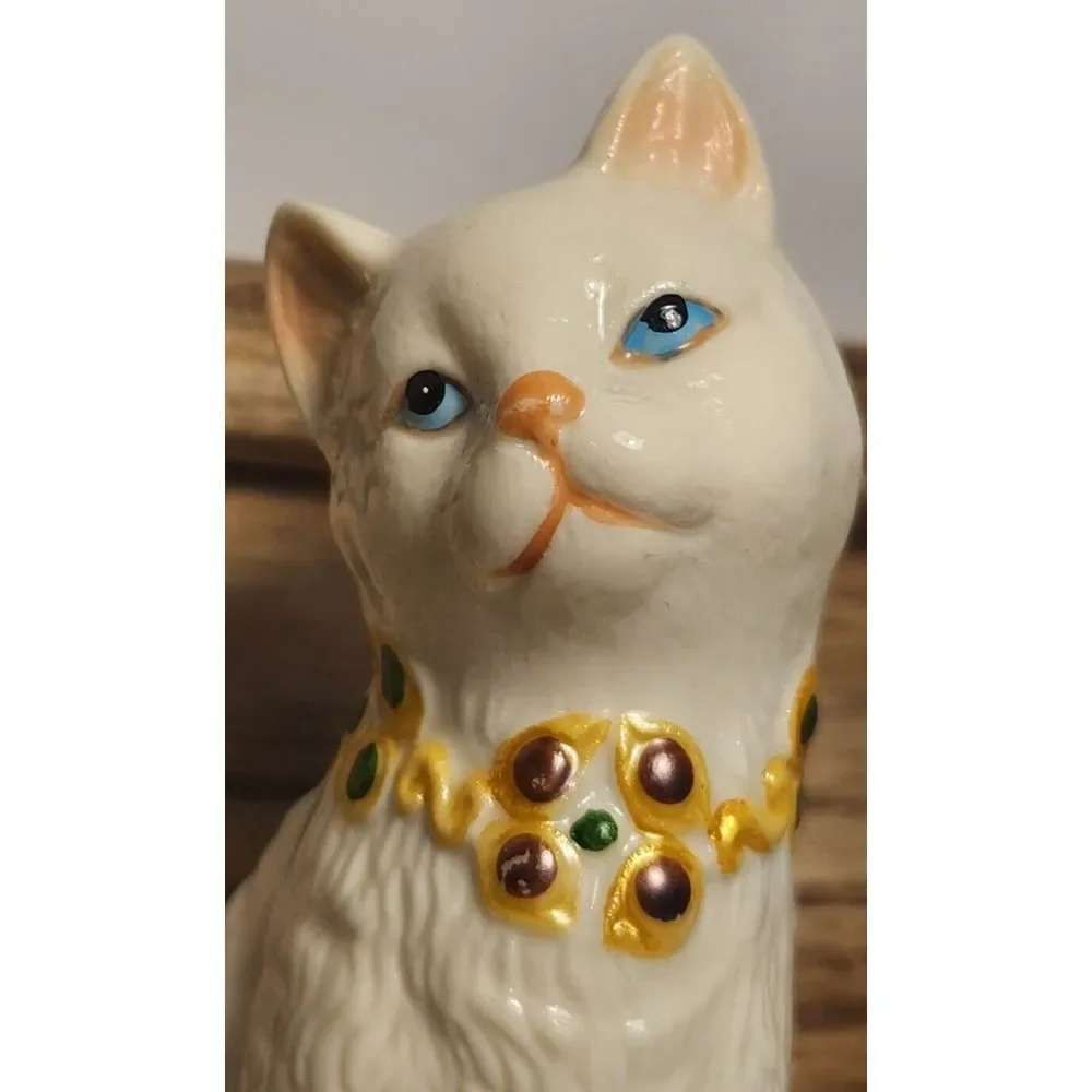 Cat Kitten Figurine Beautiful Multi Color‎ Collar Majestic Ceramic Hand Painted